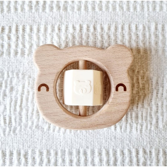 Houten Rammelaar Beer met Draaibaar Blokje – Beige